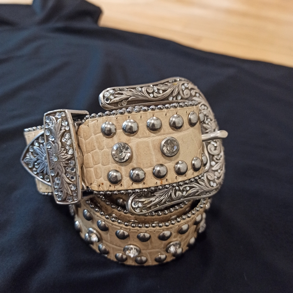 Nacona Western Cowgirl  Rhinestone bling belt women's S,M Size 32